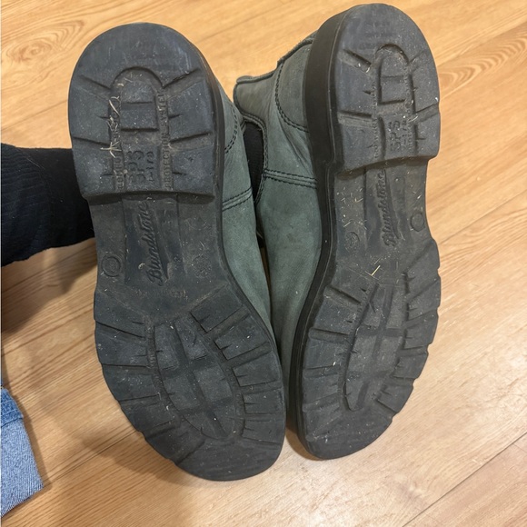 Blundstone Gray and Black Leather Boots - Picture 7 of 7